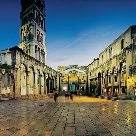 Spacious Center Σπλιτ