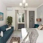 Spacious Center * Split