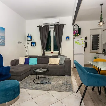 Spacious Center * Split