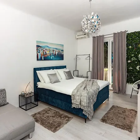 Spacious Center Apartment