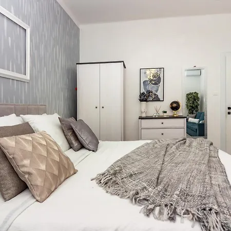 Апартаменты Spacious Center