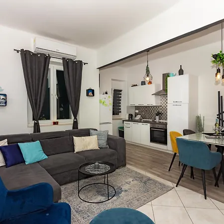 Spacious Center Apartment