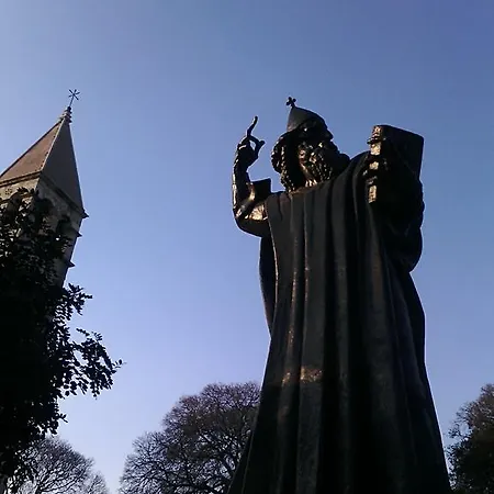 Spacious Center 아파트