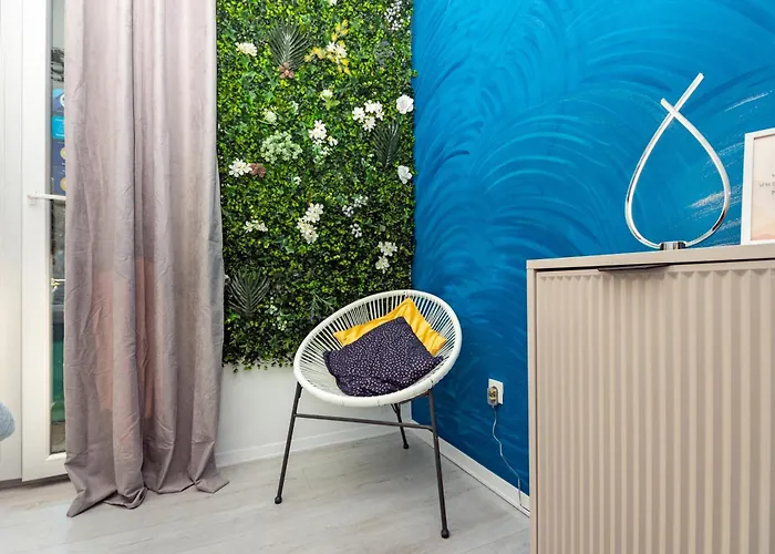 Spacious Center * Split