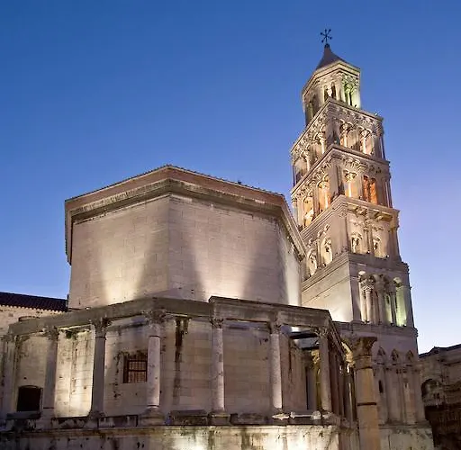 Spacious Center Split