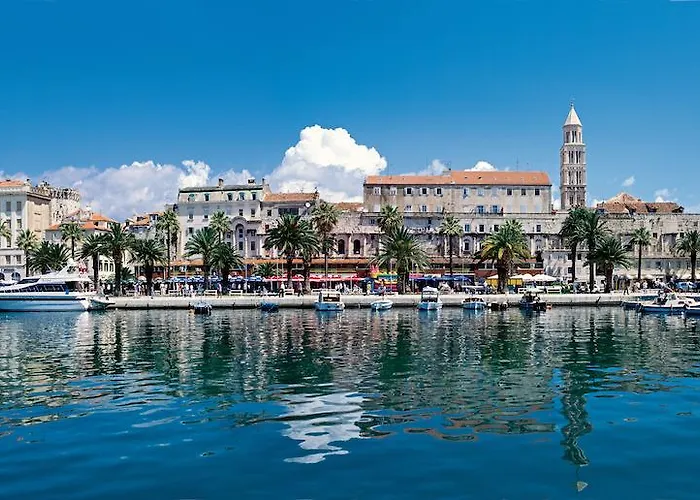 Spacious Center Сплит