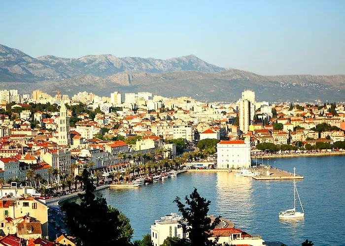 Spacious Center Сплит