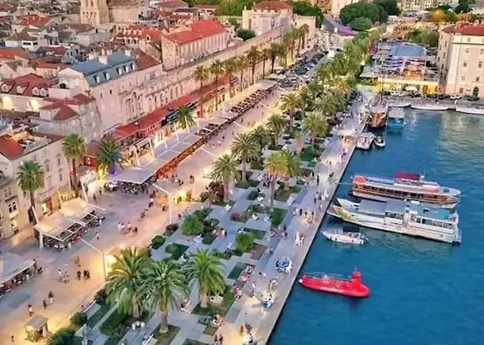 Spacious Center 아파트 *