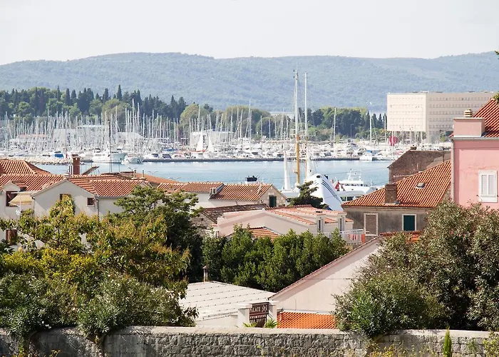 아파트 Spacious Center